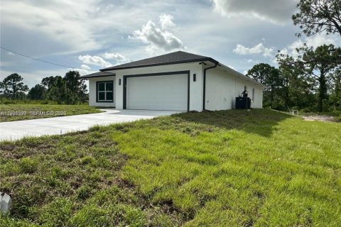 Снять в аренду виллу или дом в Лихай-Эйкерс, Флорида 4 спальни, 153.47м2, № 2065337 - фото 2