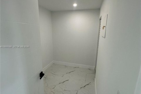 Снять в аренду виллу или дом в Лихай-Эйкерс, Флорида 4 спальни, 153.47м2, № 2065337 - фото 11