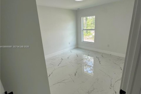 Снять в аренду виллу или дом в Лихай-Эйкерс, Флорида 4 спальни, 153.47м2, № 2065337 - фото 12