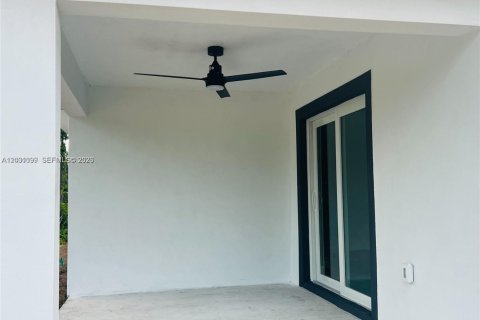 Снять в аренду виллу или дом в Лихай-Эйкерс, Флорида 4 спальни, 153.47м2, № 2065337 - фото 16