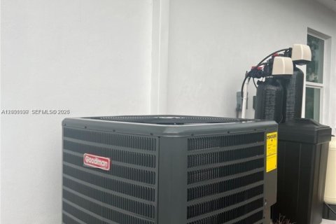 Снять в аренду виллу или дом в Лихай-Эйкерс, Флорида 4 спальни, 153.47м2, № 2065337 - фото 18