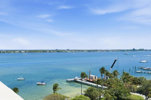 Condo in West Palm Beach, Florida, 2 bedrooms № 2175788