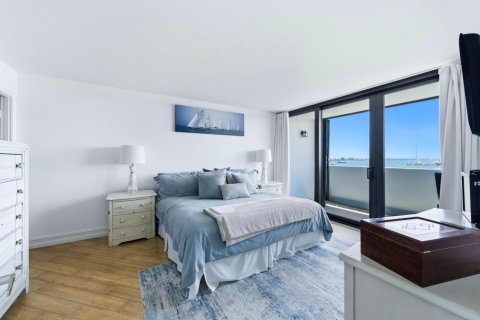 Condo in West Palm Beach, Florida, 2 bedrooms  № 2175788 - photo 11