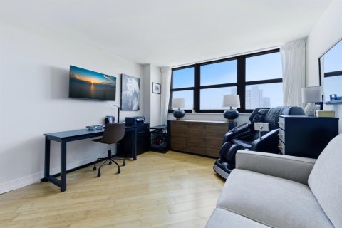 Condo in West Palm Beach, Florida, 2 bedrooms  № 2175788 - photo 15