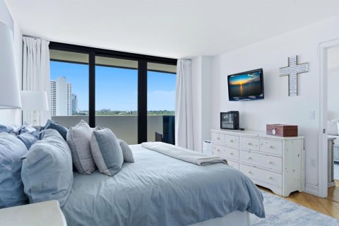 Condo in West Palm Beach, Florida, 2 bedrooms  № 2175788 - photo 12