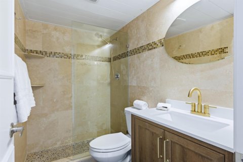 Condo in West Palm Beach, Florida, 2 bedrooms  № 2175788 - photo 16