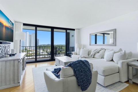 Condo in West Palm Beach, Florida, 2 bedrooms  № 2175788 - photo 6