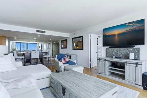 Condo in West Palm Beach, Florida, 2 bedrooms  № 2175788 - photo 7