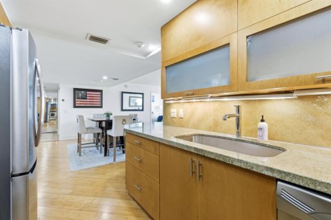 Condo in West Palm Beach, Florida, 2 bedrooms  № 2175788 - photo 5