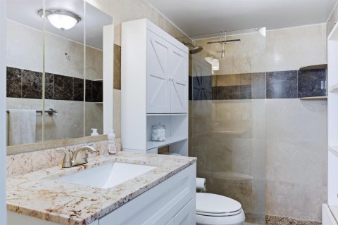 Condo in West Palm Beach, Florida, 2 bedrooms  № 2175788 - photo 13