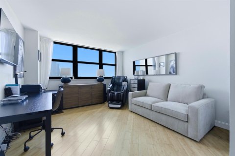 Condo in West Palm Beach, Florida, 2 bedrooms  № 2175788 - photo 14