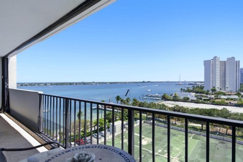 Condo in West Palm Beach, Florida, 2 bedrooms  № 2175788 - photo 9