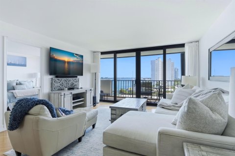Condo in West Palm Beach, Florida, 2 bedrooms  № 2175788 - photo 2