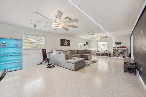 Купить виллу или дом в Клермон, Флорида 13 комнат, 220.74м2, № 2156965 - фото 12