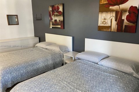 Condo in Miami Beach, Florida  № 2042178 - photo 8