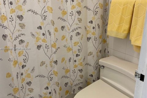 Condo in Miami Beach, Florida  № 2042178 - photo 13