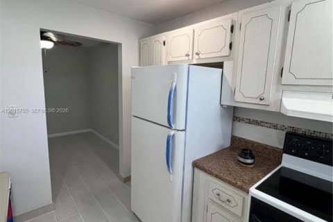 Copropriété à louer à Hallandale Beach, Floride: 2 chambres, 111.48 m2 № 2077679 - photo 4