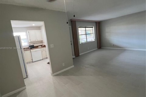 Copropriété à louer à Hallandale Beach, Floride: 2 chambres, 111.48 m2 № 2077679 - photo 6