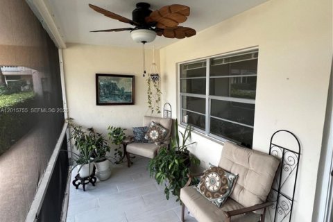 Copropriété à louer à Hallandale Beach, Floride: 2 chambres, 111.48 m2 № 2077679 - photo 2