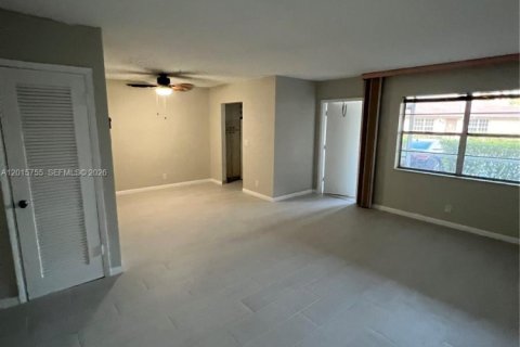 Copropriété à louer à Hallandale Beach, Floride: 2 chambres, 111.48 m2 № 2077679 - photo 8