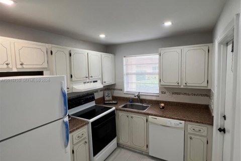 Copropriété à louer à Hallandale Beach, Floride: 2 chambres, 111.48 m2 № 2077679 - photo 7