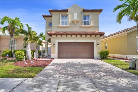 House in Homestead, Florida 3 bedrooms, 153.47 sq.m. № 1695835 - photo 1