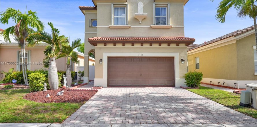 House in Homestead, Florida 3 bedrooms, 153.47 sq.m. № 1695835