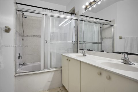 House in Homestead, Florida 3 bedrooms, 153.47 sq.m. № 1695835 - photo 16