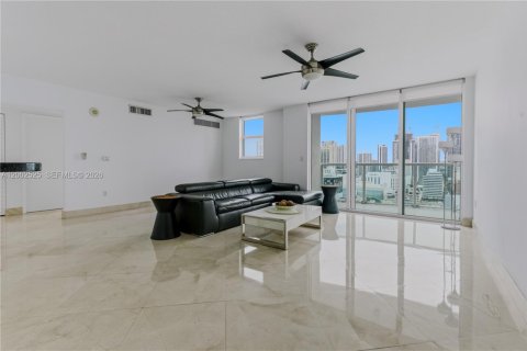 Apartment in Miami, Florida 2 bedrooms, 103.77 sq.m. № 2067754 - photo 2