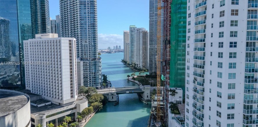 Apartment in Miami, Florida 2 bedrooms, 103.77 sq.m. № 2067754