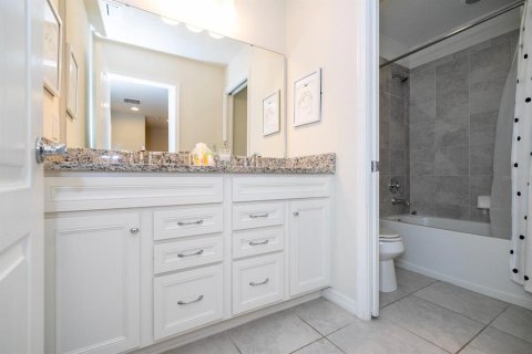 Adosado en alquiler en Kissimmee, Florida, 5 dormitorios, 210.24 m2 № 1789824 - foto 12