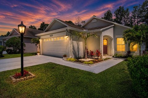 House in Bradenton, Florida 3 bedrooms, 139.91 sq.m. № 2093314