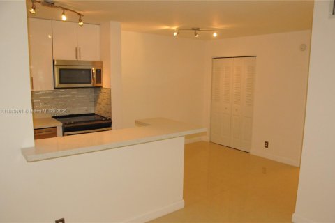 Condominio en alquiler en Plantation, Florida, 1 dormitorio, 68.19 m2 № 1943466 - foto 8