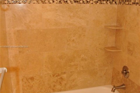 Condominio en alquiler en Plantation, Florida, 1 dormitorio, 68.19 m2 № 1943466 - foto 20