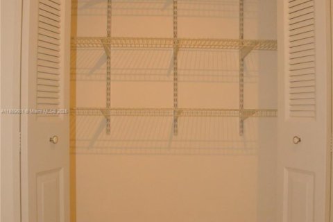 Condominio en alquiler en Plantation, Florida, 1 dormitorio, 68.19 m2 № 1943466 - foto 9