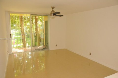 Condominio en alquiler en Plantation, Florida, 1 dormitorio, 68.19 m2 № 1943466 - foto 11