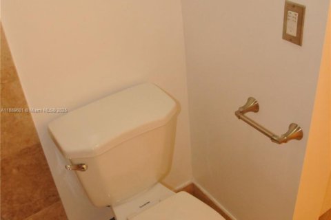 Condominio en alquiler en Plantation, Florida, 1 dormitorio, 68.19 m2 № 1943466 - foto 21