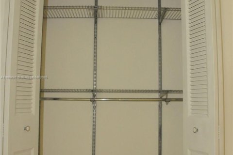 Condominio en alquiler en Plantation, Florida, 1 dormitorio, 68.19 m2 № 1943466 - foto 17