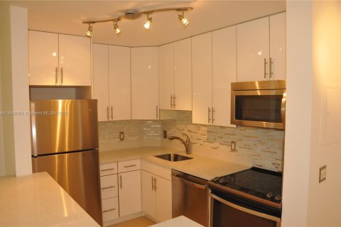 Condominio en alquiler en Plantation, Florida, 1 dormitorio, 68.19 m2 № 1943466 - foto 1