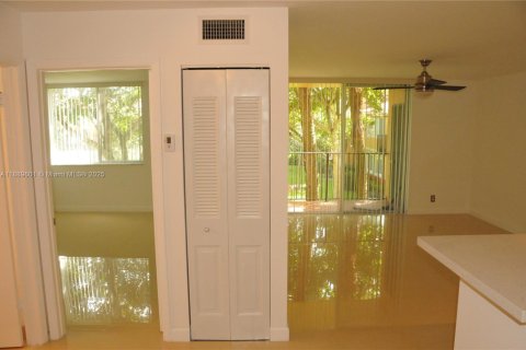 Condominio en alquiler en Plantation, Florida, 1 dormitorio, 68.19 m2 № 1943466 - foto 13