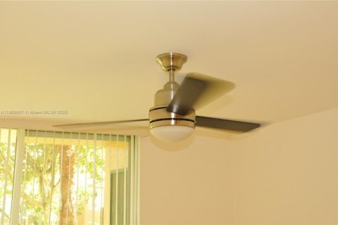 Condominio en alquiler en Plantation, Florida, 1 dormitorio, 68.19 m2 № 1943466 - foto 12