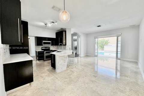 House in Pembroke Pines, Florida 3 bedrooms, 192.87 sq.m. № 2072631 - photo 15