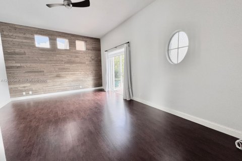 House in Pembroke Pines, Florida 3 bedrooms, 192.87 sq.m. № 2072631 - photo 30