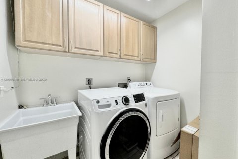 House in Pembroke Pines, Florida 3 bedrooms, 192.87 sq.m. № 2072631 - photo 26