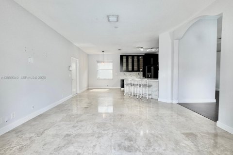 House in Pembroke Pines, Florida 3 bedrooms, 192.87 sq.m. № 2072631 - photo 17