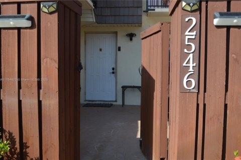 Townhouse in Deerfield Beach, Florida 2 bedrooms, 114.83 sq.m. № 1870020 - photo 3