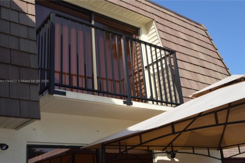 Townhouse in Deerfield Beach, Florida 2 bedrooms, 114.83 sq.m. № 1870020 - photo 7