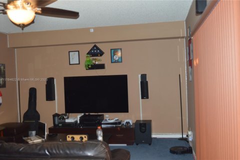 Townhouse in Deerfield Beach, Florida 2 bedrooms, 114.83 sq.m. № 1870020 - photo 8