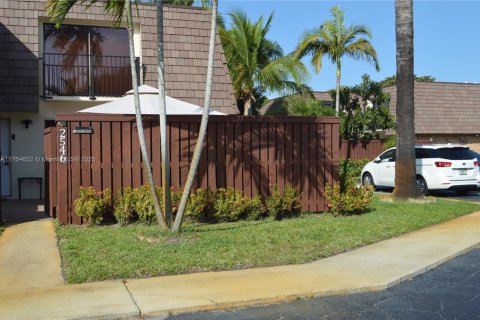 Townhouse in Deerfield Beach, Florida 2 bedrooms, 114.83 sq.m. № 1870020 - photo 2