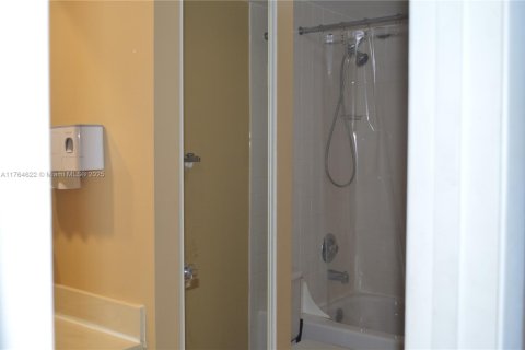 Townhouse in Deerfield Beach, Florida 2 bedrooms, 114.83 sq.m. № 1870020 - photo 14